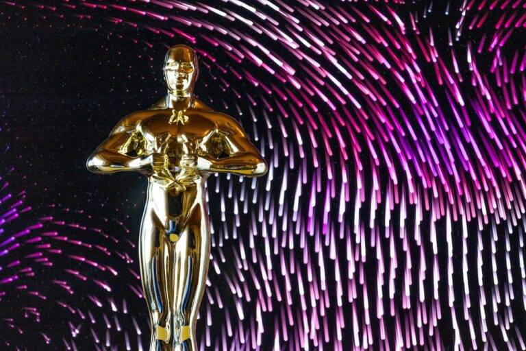 The Influence of Social Media on Body Image and Beauty Standards in Entertainment